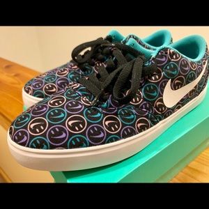 nike sb smiley